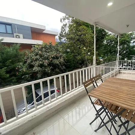 Seaside Cosy Flat With A Balcony