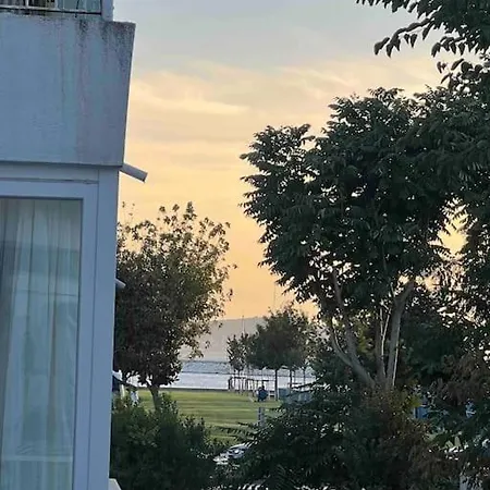 아파트 Seaside Cosy Flat With A Balcony